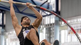 Hoch hinaus: Der aus Bad Mergentheim stammende Tim Nowak, der für den SSV Ulm startet, wurde im Hallen-Mehrkampf in der Leichtathletikhalle in Frankfurt Deutscher Meister – und knackte dabei die magische 6000-Punkte-Marke.