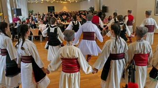 Kinder und Jugendliche des serbischen Vereins Sloga zeigten beim Neujahrsempfang der Neckarstadt West landestypische Tänze.