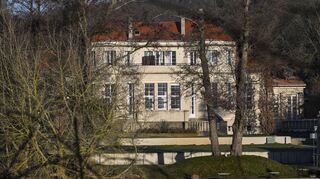 In diesem Gästehaus in Potsdam haben sich Rechtsextreme getroffen und über Ausweisungen auch von Deutschen mit Migrationshintergrund fabuliert.