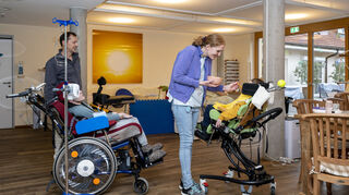 Der zentrale Aufenthaltsraum im Kinderhospiz Sterntaler: Hier werden sterbenskranke Patienten von Pflegerinnen und Pflegern in Würde versorgt.