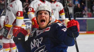 Die Adler Mannheim wollen auch im Heimspiel gegen Nürnberg jubeln. Für einige Adler-Fans kann der 23. Februar zu einem einmaligen Erlebnis werden.
