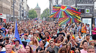 Viel Trubel ist auf den Gassen Mannheims beim CSD 2023.