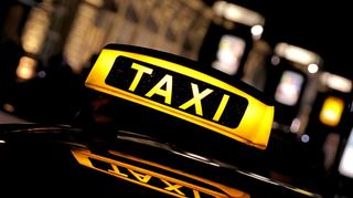 Nutzerinnen des Frauennachttaxis sollen nach Plänen der Stadtverwaltung ab April einen höheren Rabatt als bislang erhalten.