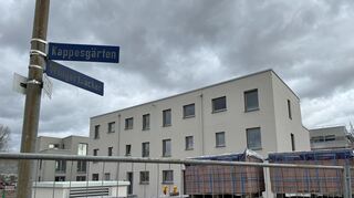 Diese Häuserzeile steht am Westrand des Quartiers an den WIngertsäckern in Neckarhausen.