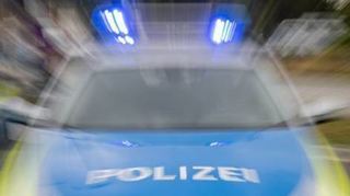 Am Freitagnachmittag ist ein Kleinwagen nach einem Unfall durch Mannheim geflüchtet und hat mehrere Passanten gefährdet.
