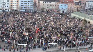 Bei der Kundgebung „Nie wieder ist jetzt“ auf dem Alten Messplatz in Mannheim demonstrierten vergangenen Samstag rund 20 000 Menschen.