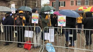 Zuletzt wurde im November 2022 auf dem Speyerer Domplatz demonstriert – gegen eine Kundgebung der AfD zur gleichen Zeit gut 200 Meter entfernt.