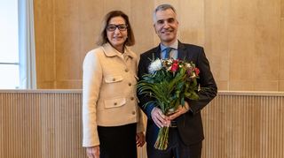 Wird die Universität ab 1. Oktober leiten: Thomas Fetzer, hier zusammen mit der Vorsitzenden des Universitätsrats, Margret Suckale.