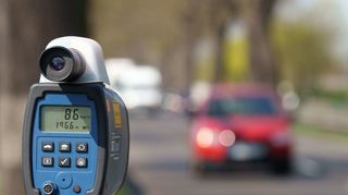 Auch mit mobilen Geräten wird in Mannheim die Geschwindigkeit kontrolliert.