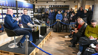 Marco Antwerpen (links) bei seiner ersten Pressekonferenz für den SV Waldhof.