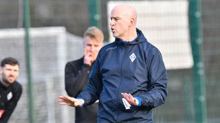 Waldhofs neuer Cheftrainer Marco Antwerpen bei seiner ersten Trainingseinheit.