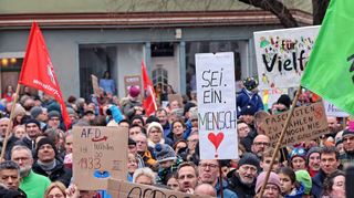 Viele Ladenburger kamen am Samstag zu Demo "Nie wieder ist jetzt".