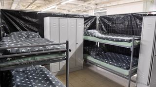 Bei einem Rundgang vor der Ankunft der ersten Geflüchteten erhielten Pressevertreter einen Eindruck von der Notunterkunft in der Walzmühle Ludwigshafen