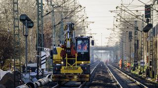 Die Riedbahn zwischen Frankfurt und Mannheim wird in diesem Jahr generalsaniert.