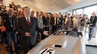 Der rheinland-pfälzische Ministerpräsident Kurt Beck 2009 bei der Eröffnung der später insolvent gegangenen Erlebniswelt an der Eifel-Rennstrecke Nürburgring.