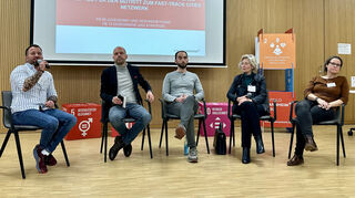Max Appenroth (v.l.), Thomas Hornung (CDU), Dennis Ulas (LI.PAR.Tie), Heidrun Kämper (SPD) und Regina Jutz (Grüne) bei der Diskussion.