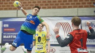 Trotz Schulterschmerzen gelangen Jonas Böckly (l.) fünf Treffer.