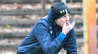 Engagiert auf dem Trainingsplatz: Waldhofs Coach Marco Antwerpen bei der Vormittagseinheit am Mittwoch.