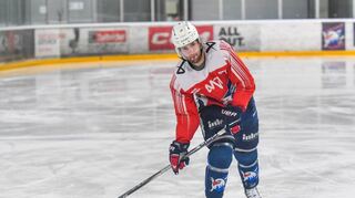 Linden Vey arbeitet in der Nebenhalle der SAP Arena an seinem Comeback. Im Spiel gegen Wolfsburg soll es nächste Woche so weit sein.