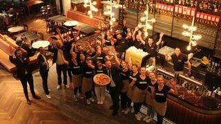 Das Servicepersonal der L’Osteria am neuen Standort geht seine Aufgaben hochmotiviert an.
