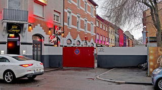 Die Lupinenstraße in der Neckarstadt-West, der Mannheimer Sperrbezirk. Diskutiert wird über einen Umzug der Prostitutionsstätten knapp einen Kilometer weiter ins Hafengebiet.