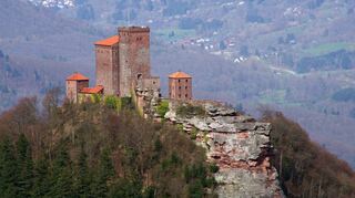 Der Trifels, in dem einst Richard Löwenherz gefangen war, soll nur noch von donnerstags bis sonntags öffnen.
