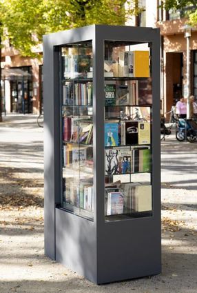 Von der Buga zum Neumarkt: neuer Bücherschrank am Bürgerhaus.