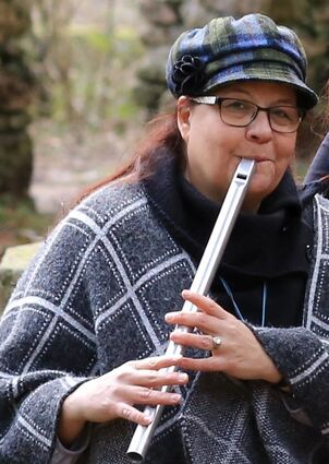 Musikalisch, lebensfroh, aber von der heimtückischen Krankheit Leukämie bedroht: Stephanie (59) aus Nieder-Liebersbach.