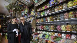 Marion und Jürgen Brecht im Zuckerladen in der Heidelberger Altstadt. Die beiden suchen nun neue Räumlichkeiten für die Nachfolgerin.