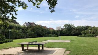 Sehr idyllisch inmitten der Wohnbebauung gelegen – der Feuerbachpark.