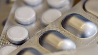 Rund 3000 Tonnen Material könnten in Deutschland jedes Jahr vermieden werden, wenn Tabletten platzsparender in Blisterstreifen angeordnet wären.