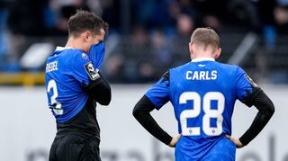 Julian Riedel (links) und Jonas Carls sind bedient. Die Leistung des SV Waldhof gegen Saarbrücken ließ zu wünschen übrig.