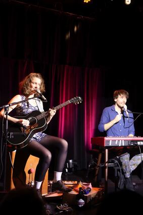 Ausverkauftes Heimspiel: Die Wahl-Mannheimer Lucie Mackert und Peter Fischer in der Klapsmühl' am Rathaus.