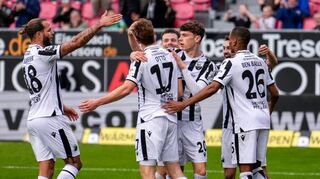 Viel Grund zum Jubeln: Der SV Sandhausen drehte gegen den SSV Jahn Regensburg einen 0:3-Rückstand in einen 6:3-Sieg.