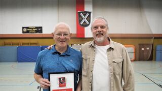 Wichtige Stütze: Vereinsheld Kurt Poppek (l.) und Handball-Abteilungsleiter Dirk Keller.