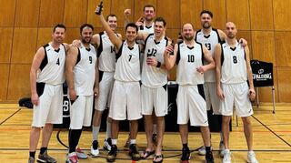 Mit nur einem Punkt Differenz gewinnt das Team glücklich den Titel in seiner Altersklasse.