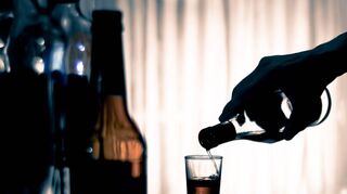 Der Alkoholkonsum in Deutschland hat im Durchschnitt zwar nachgelassen – trotzdem gibt es mehr junge Menschen, die gefährlich trinken.
