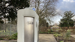 Öffentliche Toilette Ebertpark Haupteingang von außen