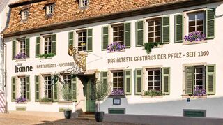 Seit September 2023 wieder ein Anziehungsort: „Das Konzept geht voll und ganz auf“, sagt der neue Hauseigentümer Frank Riffelmacher über das Gasthaus „Zur Kanne“.