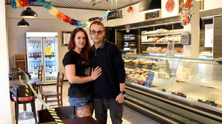 Sitzen erlaubt: Jasmin und Jochen Brendel in der Backwelt.
