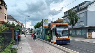 Die Linie 2, hier in der Feudenheimer Hauptstraße, soll bald wieder im Zehn-Minuten-Takt fahren.