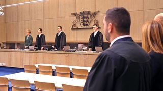Am 1. März will die Schwurgerichtskammer um den Vorsitzenden Richter Gerd Rackwitz (M.) ein Urteil verkünden.