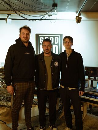 Jules Kalmbacher mit den beiden anderen Good-Kids-Gründern Moritz Schunk (Mitte) und Jonas Schneider.