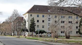 Seit Oktober 2022 sind viele ukrainische Geflüchtete auf Columbus untergebracht, wo sie in WG-artigen Wohnungen leben. Pro Bett bezahlt das Jobcenter 469 Euro an einen privaten Anbieter.