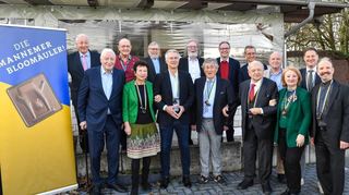 Im Freundeskreis aufgenommen: Gerald Marzenell (vorne, 3. v.l.) bei der traditionellen Bloomaulvesper im „Lohboden“ in Käfertal.