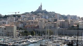 Der Vieux Port ist in Marseille eine Touristen-Attraktion. Im Sommer können Urlauber erneut von Mannheim aus mit dem Zug ohne Umstieg nach Marseille fahren.