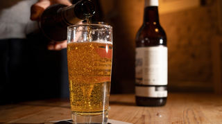 Regelmäßiger Alkohol-Konsum erhöht das Krebsrisiko.