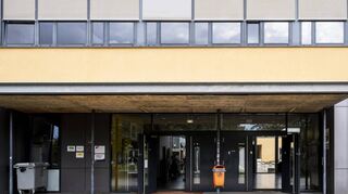 Das Gymnasium in Edenkoben: Hier kam ein zehnjähriges Mädchen wegen einer Entführung am Morgen des 11. September nicht an.