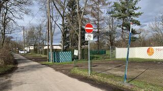 Die kritischste Stelle: Hier biegen über die B 38a-Brücke aus Feudenheim kommende Radfahrer bisher zum TSV Badenia und zur DJK ab.