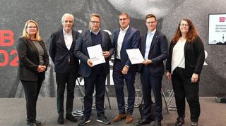 Vertrag unterzeichnet: Daniela Ruckriegel-Estrack (v.l.), Peter Fröhlich, Konstantinos Papoutsis, Michael Grötsch, Bastian Fiedler und Bettina Häcker.